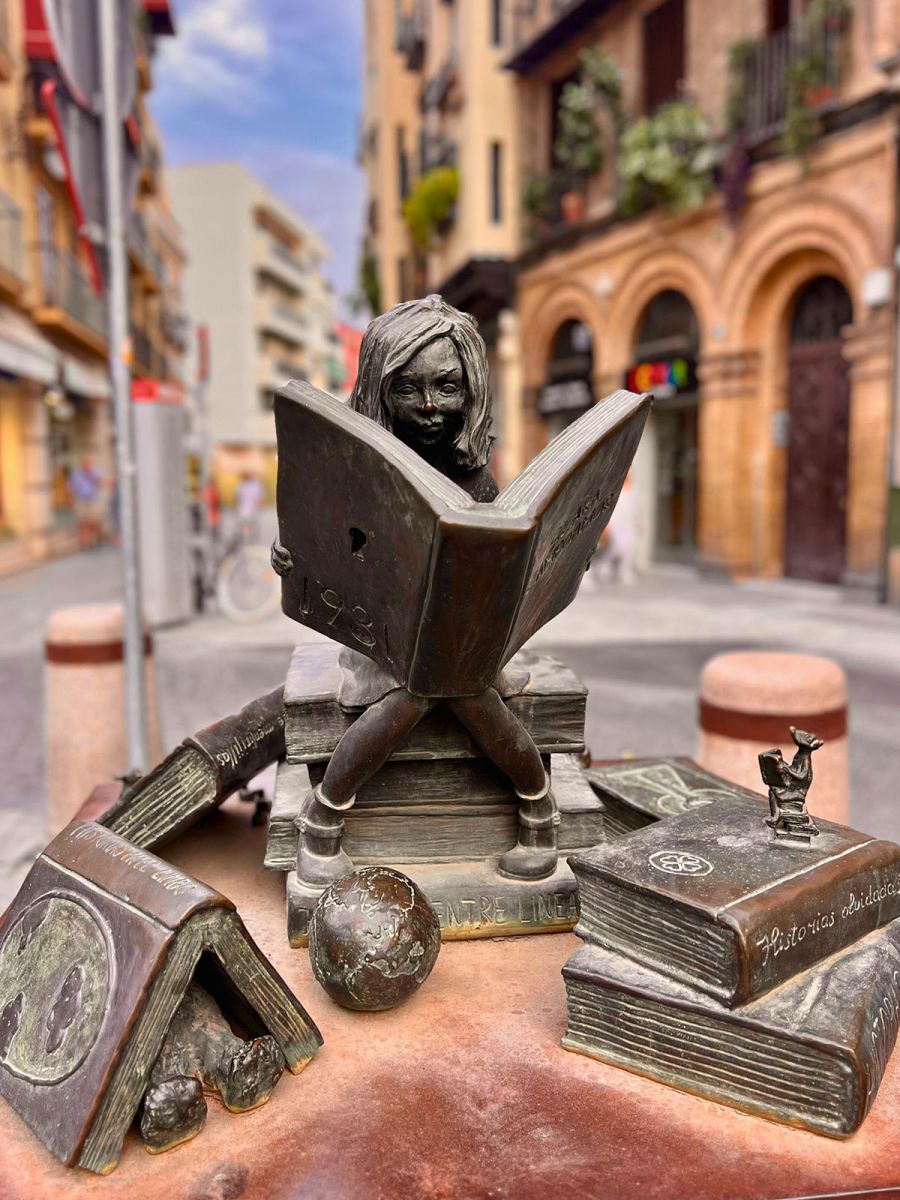 Monumento a Clara Campoamor