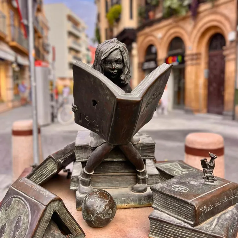 Monumento a Clara Campoamor