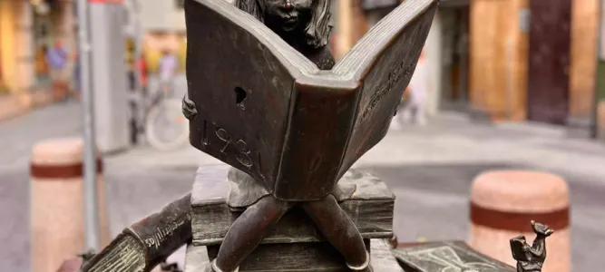 Monumento a Clara Campoamor