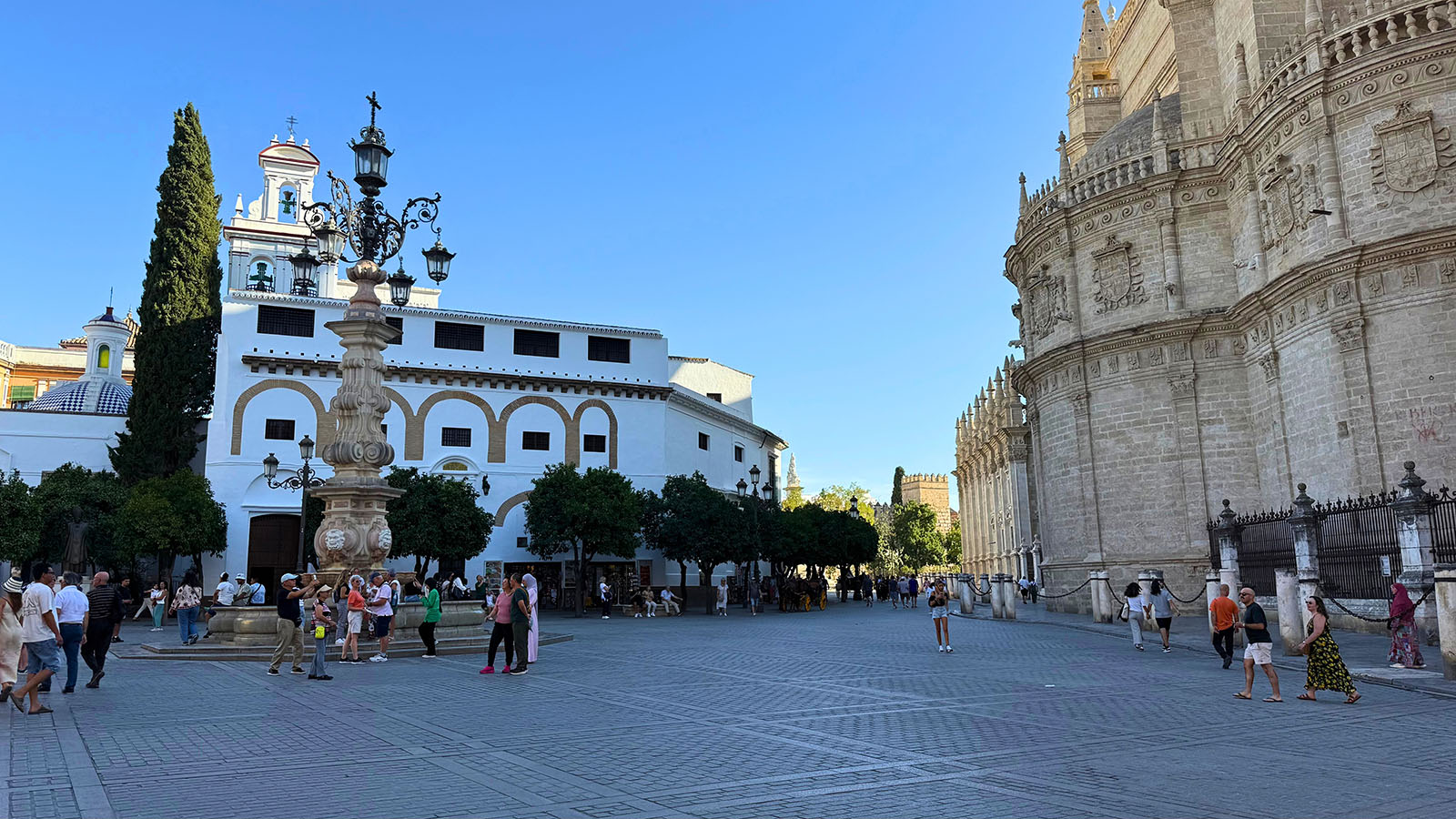 Plaza de la Virgen de los Reyes