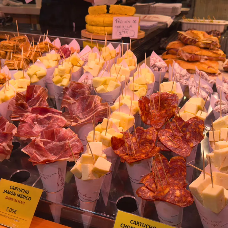 El Mercado de Triana, una inmersión gourmet y ...