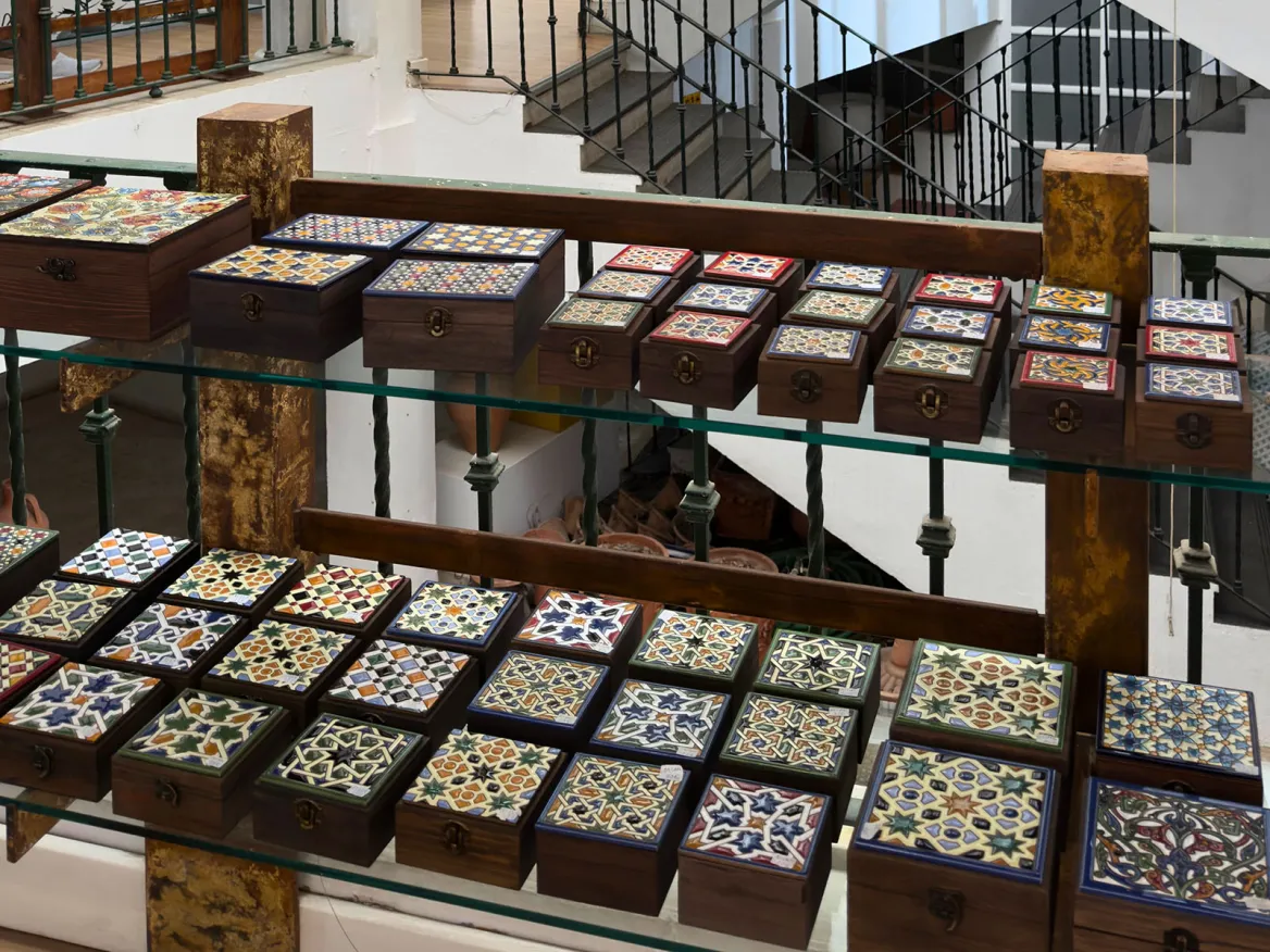 El Postigo Market