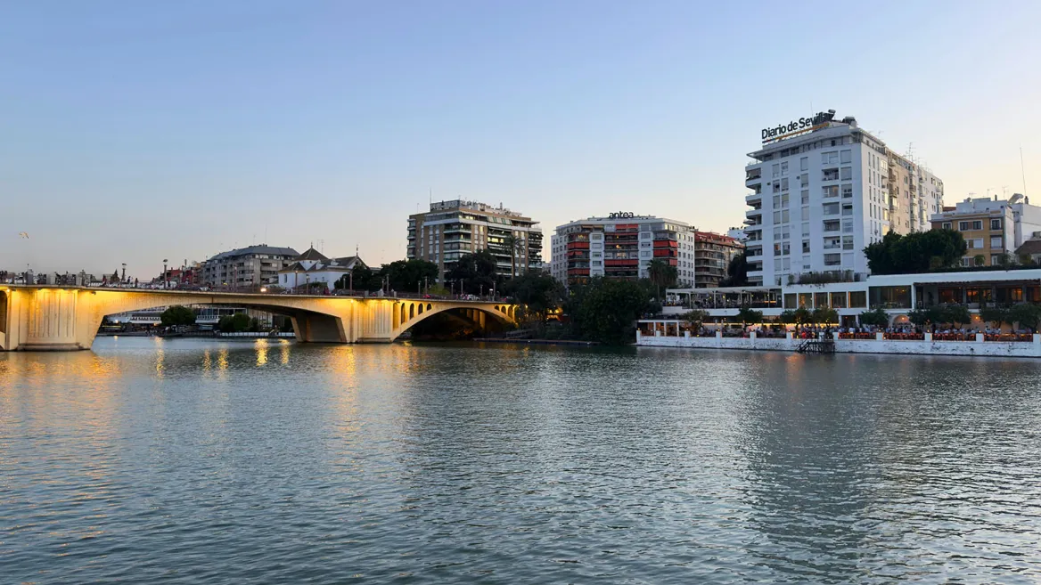 Río nocturno